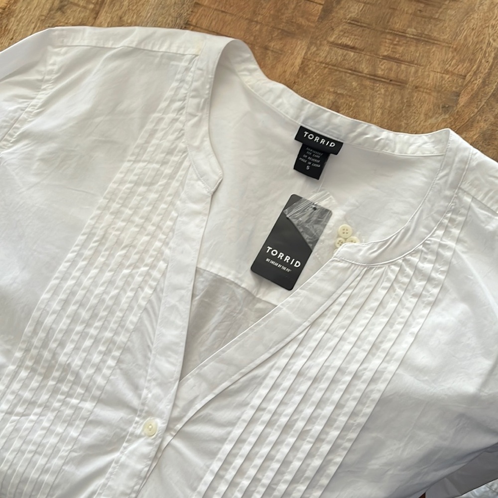 NWT Torrid white pleated cotton long sleeve blouse- Torrid size 5 (28)
